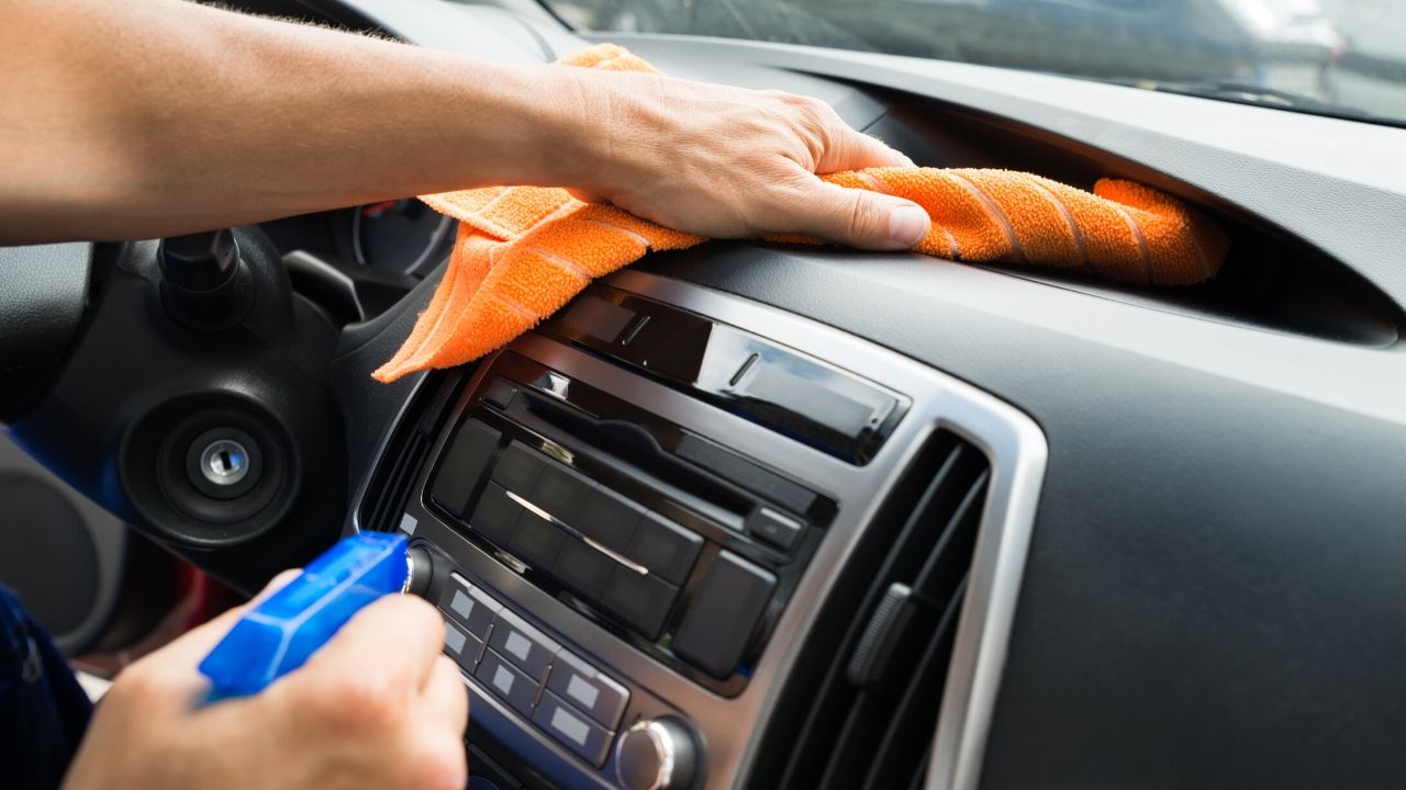 Κορωνοϊός: Ο σωστός τρόπος να καθαρίσουμε το αυτοκίνητο