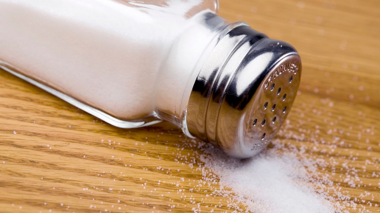 Κορωνοϊός: Σε υψηλότερο κίνδυνο όσοι τρώνε πολύ αλάτι