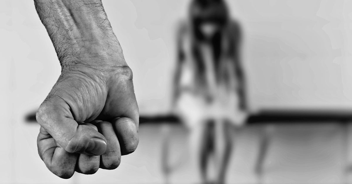 4 στις 10 γυναίκες – θύματα οικογενειακής βίας δεν μιλούν