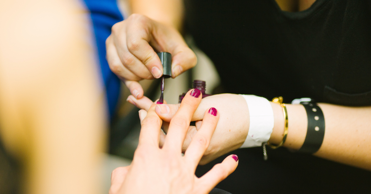 New Nail rules: Αν φοβάσαι να φτιάξεις τα νύχια σου σε ένα nail salon, μάθε ότι…
