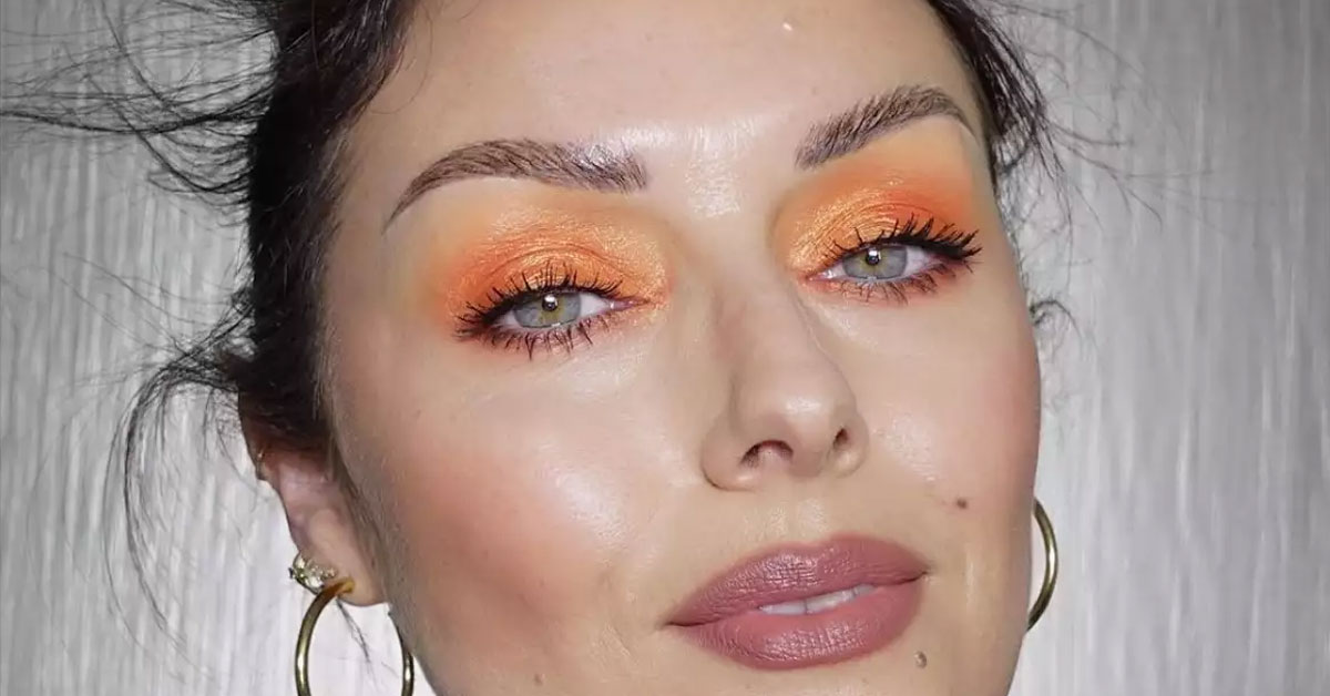 Seriously? Πρέπει να δεις τον τρόπο που αυτή η makeup artist ζωγραφίζει τόσο τέλεια τα φρύδια της!