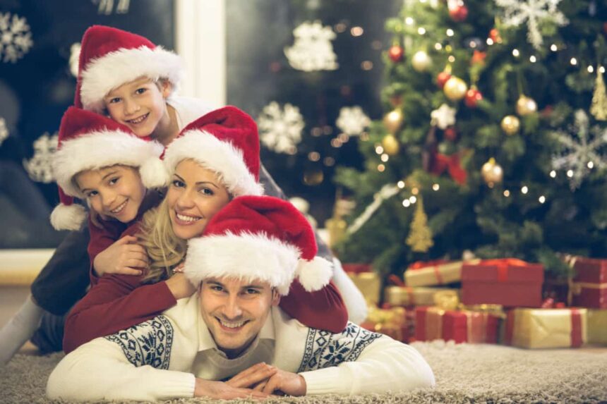 Family-pile-with-Santa-hats
