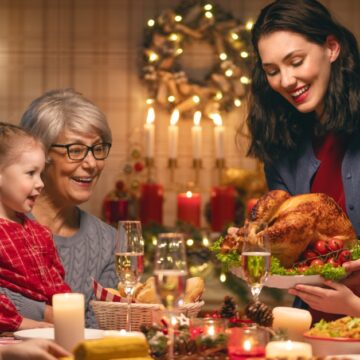 christmas-family-dinner-setting