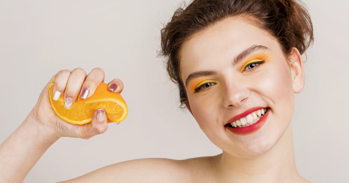 woman-holding-orange