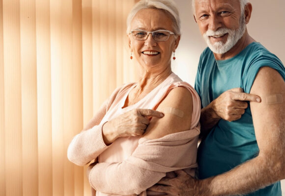 elder-couple-vaccination