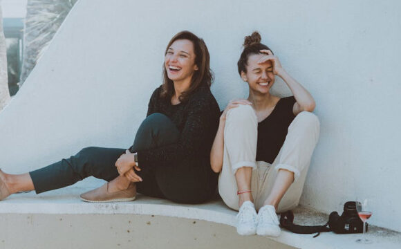 girls-laughing
