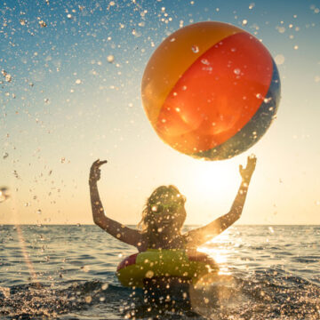 happy-child-having-fun-on-summer-vacation-kid-playing-with-rubber-duck-and-ball-in-the-sea