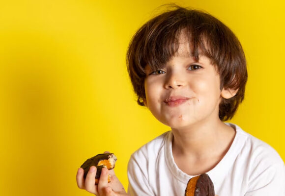 kid-eating-sweets