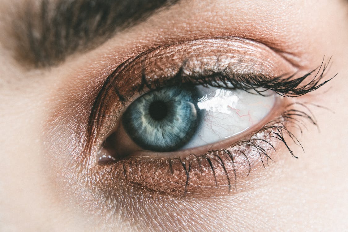 blue-eyes-closeup