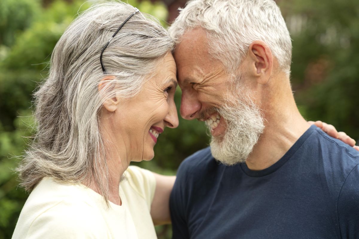 close-up-senior-romantic-couple