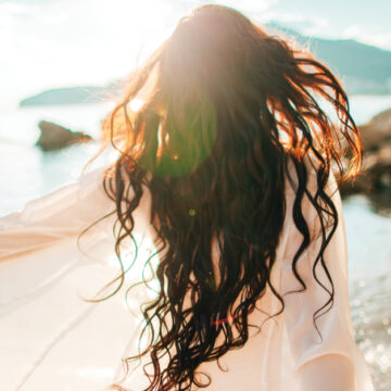 girl-with-long-hair-on-the-beach